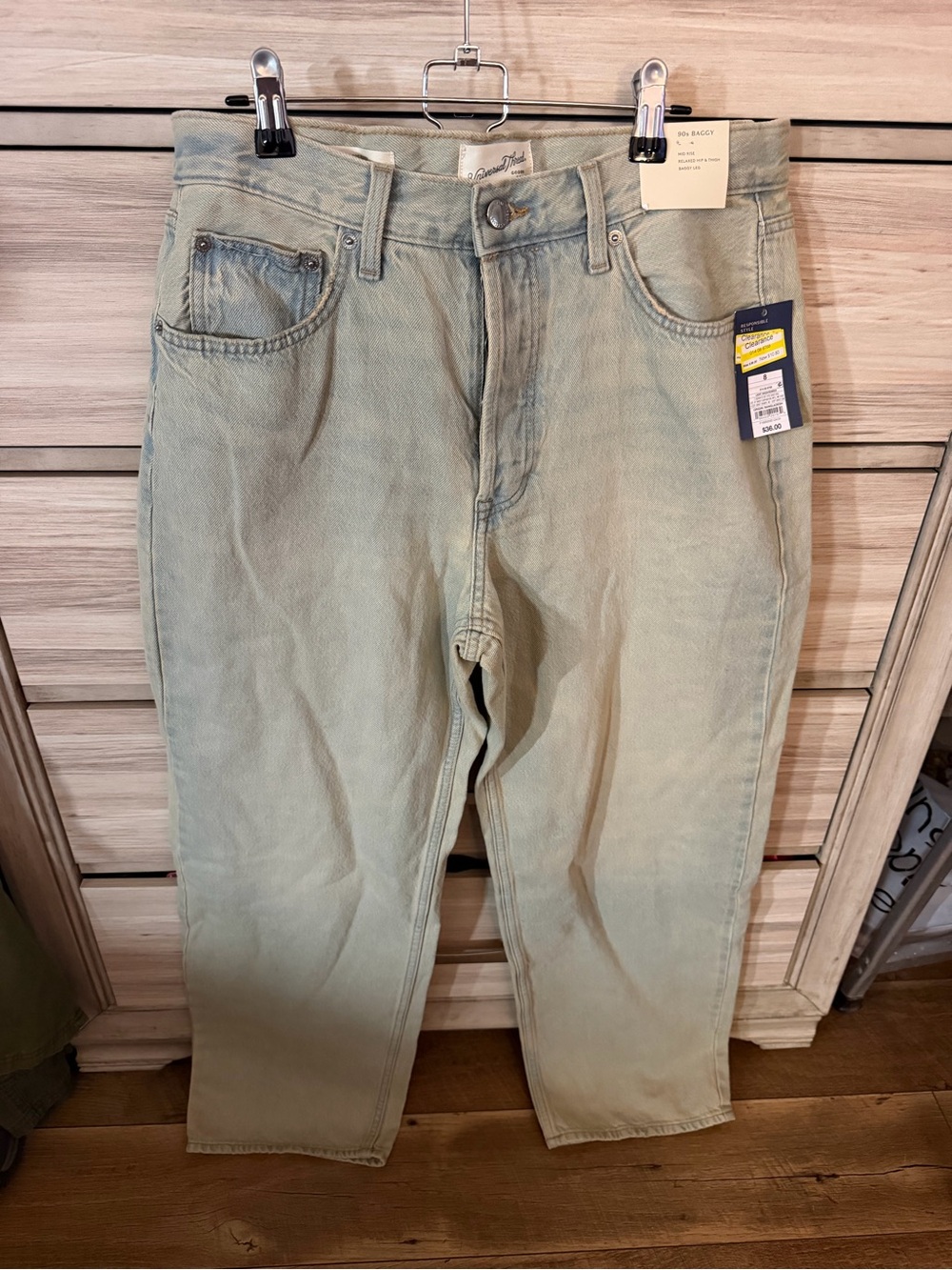 NWT Universal Threads Women’s Mid Rise 90s Baggy Jeans- Size 8